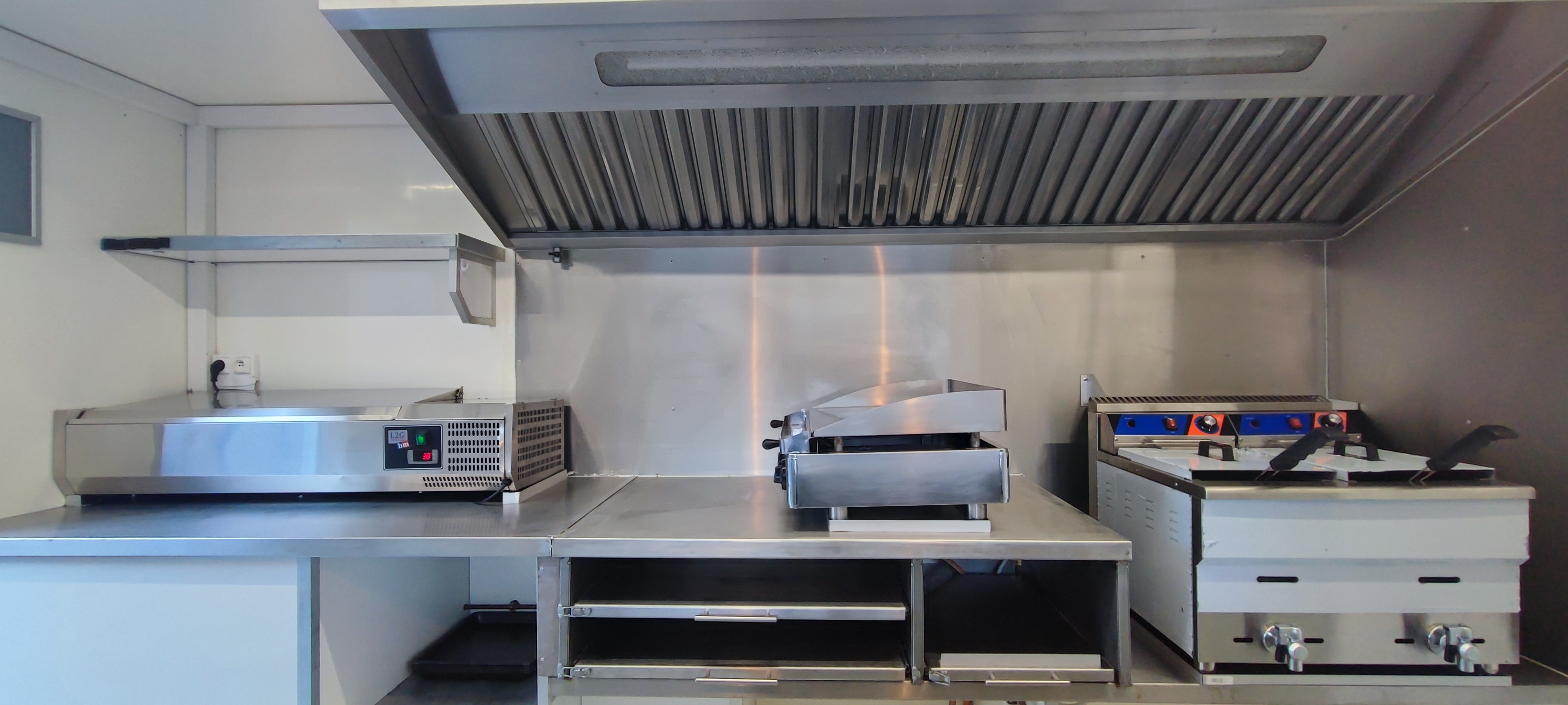 Food truck Renault master 2 — vue 3
