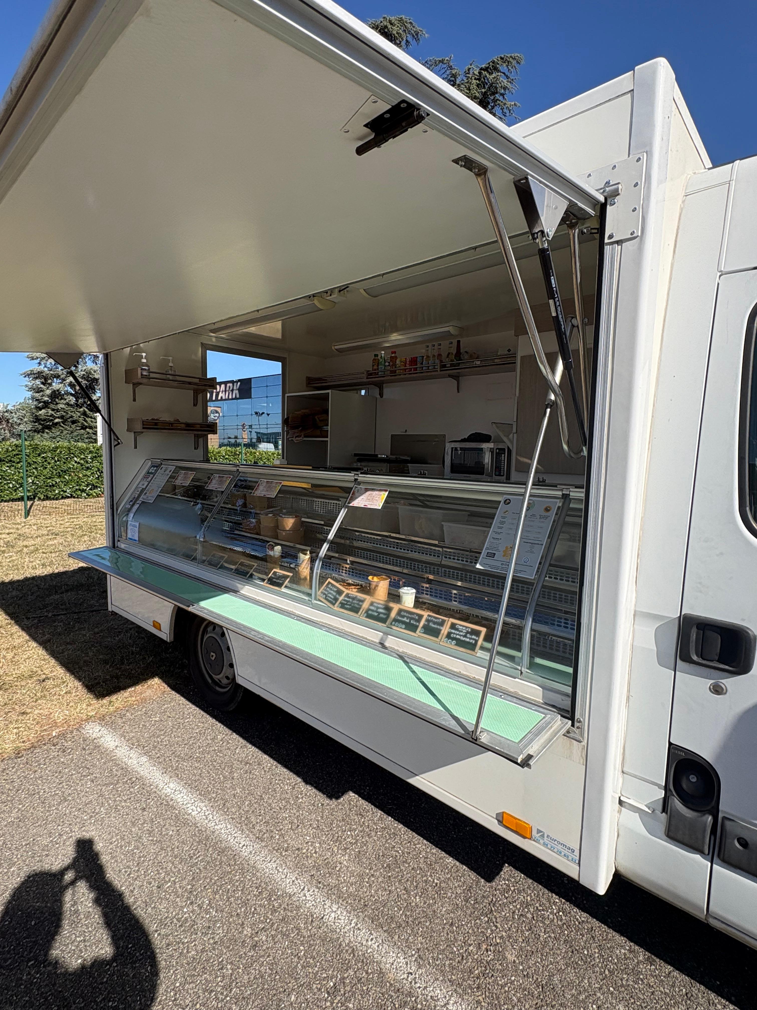 Renault Master Camion Magasin EUROMAG VASP – 101 233 km – Grande vitrine réfrigérée — vue 3